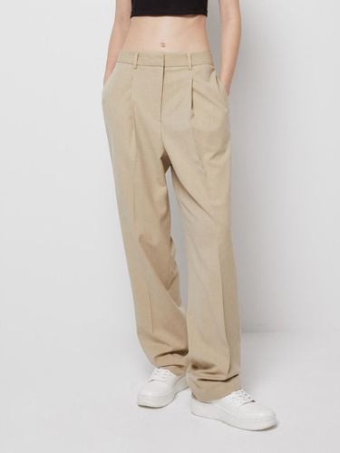 TAPERED ONE TUCK SLACKS_LIGHT BEIGE - LADYVOLUME - Modalova