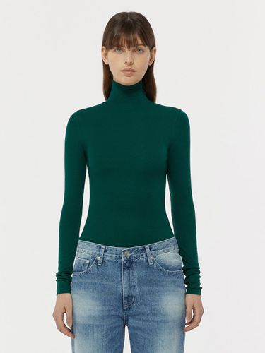 HIGH NECK LONG SLEEVE SLIM T-SHIRT_GREEN - LADYVOLUME - Modalova