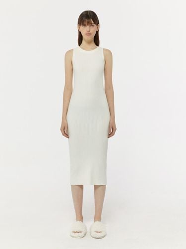 ROUND CUTTING SLIM SLEEVELESS LONG DRESS_White - LADYVOLUME - Modalova