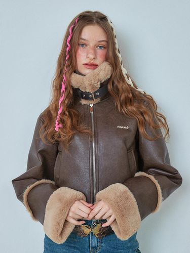 BUCKLE CROP MUSTANG JACKET_BROWN - CRANK - Modalova