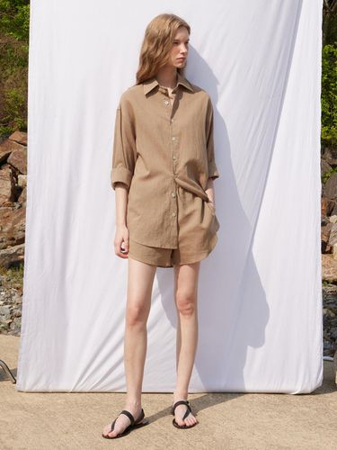 LINEN BEACH SHORTS_DARK BEIGE - LADYVOLUME - Modalova