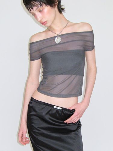 MESH LINE OFF SHOULDER TOP_CHARCOAL - CRANK - Modalova