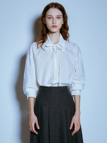 Ribbon Single Collar Shirt JWSTOI0200 - LINE STUDIO ONE - Modalova