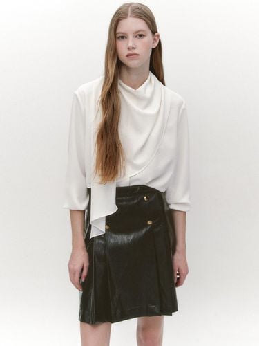 Draped Scarf Blouse OFF WHITE - GRAYDATION - Modalova