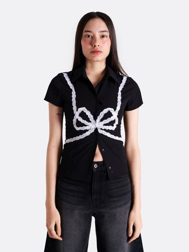 RIBBON DETAIL SHORT SLEEVE SHIRT [] - SIO - Modalova