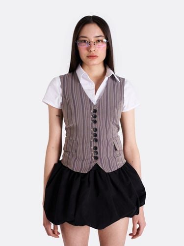 V-NECK BUTTON STRIPE VEST [BEIGE] - SIO - Modalova