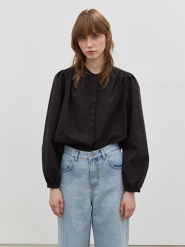 HELLA SHIRRING BLOUSE - Black - THE PENNY - Modalova