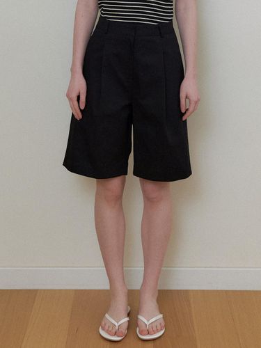 COTTON ONE-TUCK BERMUDA SHORTS - THE PENNY - Modalova