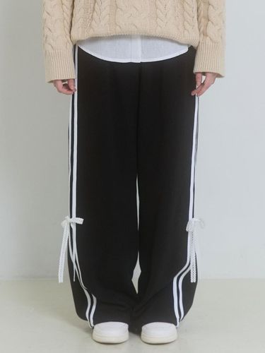 SNOWY STRIDE TRACK PANTS_BLACK - PINK PINEAPPLE - Modalova