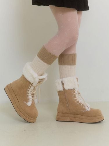 COZY SUEDE LACE UP BOOTS_BEIGE - PINK PINEAPPLE - Modalova