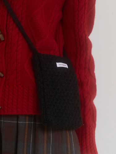 COZY KNIT CROSS BAG_BLACK - PINK PINEAPPLE - Modalova