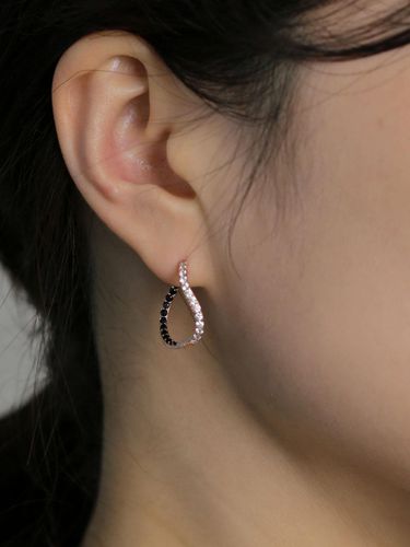 Azuch Wave Black and White Crystal Ring Earrings - JUDY AND PAUL - Modalova