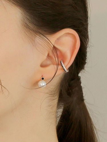 Amel and white crystal ear cuffs - JUDY AND PAUL - Modalova