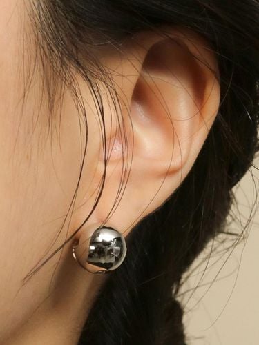 Muse Chubby Metal Ball Ring Earrings - JUDY AND PAUL - Modalova