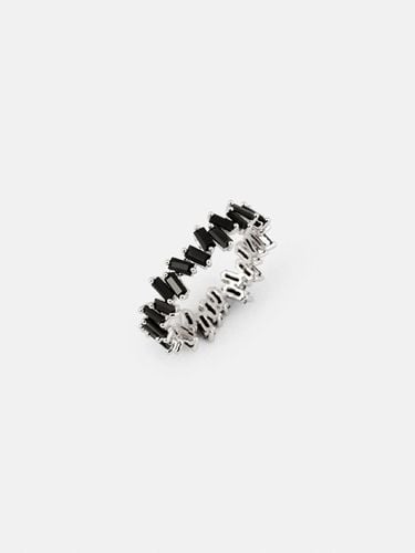 Holly Black Crystal Point Ring - JUDY AND PAUL - Modalova