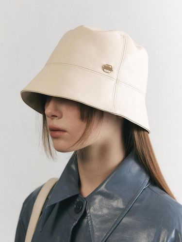 Wide brim leather bucket hat H015_IVORY - ACCLET - Modalova