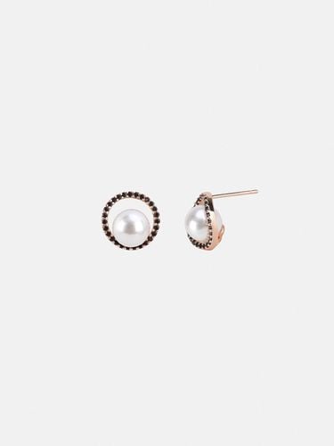 Lily Color Crystal Wave Pearl Earrings - JUDY AND PAUL - Modalova