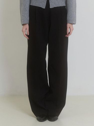 FLEECE PLEATED LOOSE FIT SLACKS_BLACK - healiote - Modalova