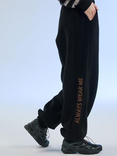 SIDE PIN TUCK LETTERING PANTS (BLACK) - OoH-AHh! - Modalova