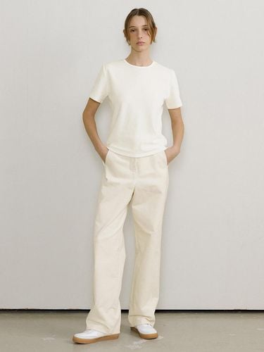 CURVED CORDUROY PANTS_CREAM - octette - Modalova