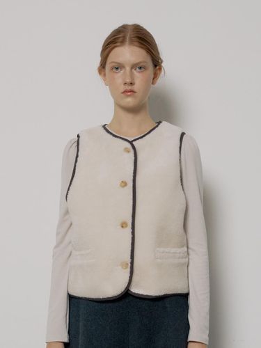 Soft fur vest (Ivory) - moslu - Modalova