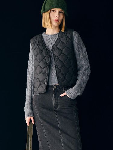 V-neck padded vest [BLACK] / WBD4L08518 - GENERAL IDEA - Modalova