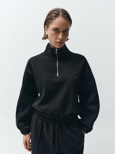 LOGO HALF ZIP UP HIGH NECK SWEATSHIRT - MMAK - Modalova