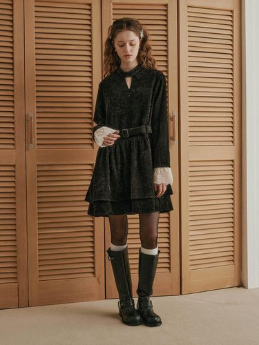 DD_Black velvet double lace sleeve dress - DUNDROP - Modalova