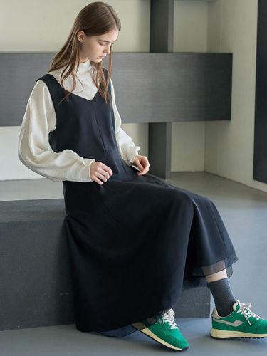 SLEEVELESS FLARE DRESS_BLACK - MITTE - Modalova