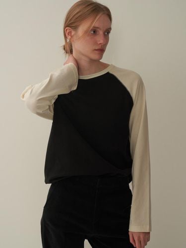 Raglan Stitch T-Shirt - Cream/Black - MOTT - Modalova