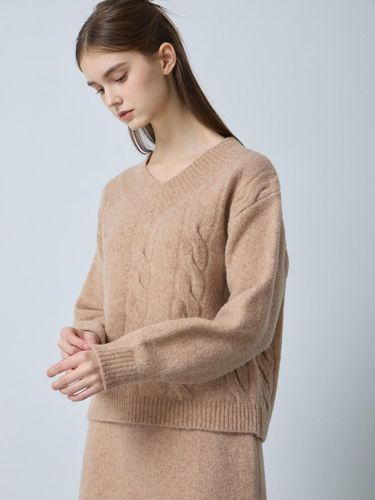 Cable V-neck Pullover BE_C244KSK039 - CC collect - Modalova