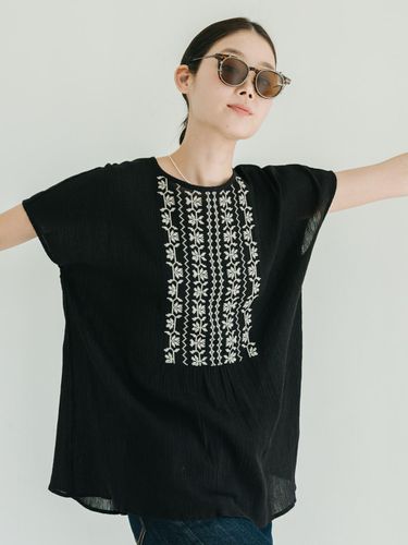 Embroidery Loose Black Blouse - J VINEYARD - Modalova