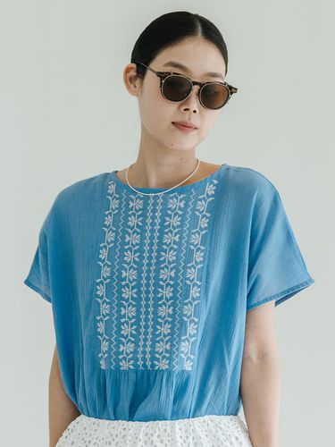 Embroidery Loose Blue Blouse - J VINEYARD - Modalova