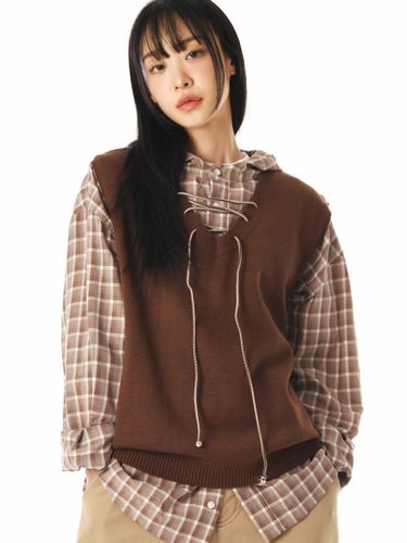 LACE UP KNIT VEST (BROWN) - PIECEMAKER - Modalova