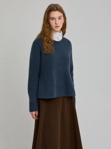 Flare Round Neck Pullover Knit IPCP1PO041 - THE IZZAT - Modalova