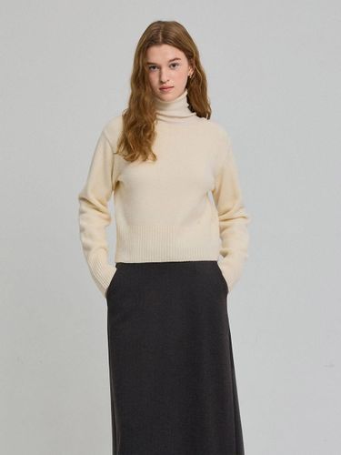 Boat neck cropped pullover knitwear IPCP1PO601 - THE IZZAT - Modalova