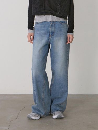 WIDE DENIM PANTS (BLUE) - THEMARGOT - Modalova