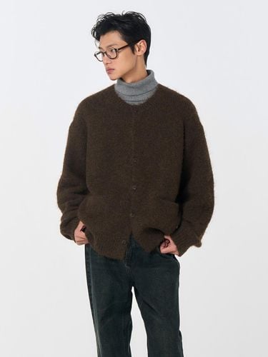 MAN Long Hair Crewneck Cardigan [BROWN] / SBD4M040 - GENERAL IDEA - Modalova