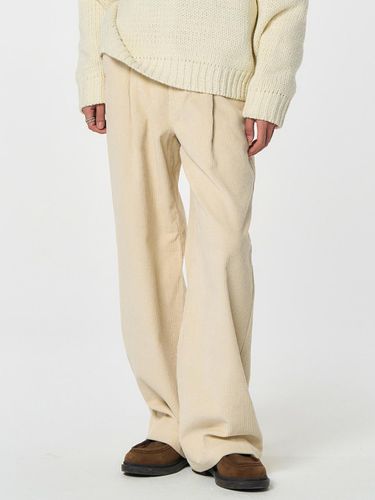 MAN One-tuck corduroy wide pants / SBD4M11 - GENERAL IDEA - Modalova