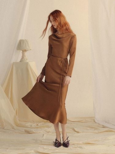 Satin Boat Neck Long Dress [Brown] - Sincethen - Modalova