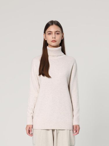 Fur Blend Turtleneck Loose-fit Pullover [BEIGE] (UFJKTN446N-L) - UNIT - Modalova