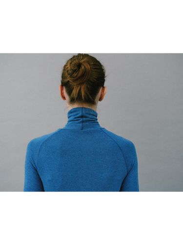 Raglan Wool Premium Turtleneck [Blue] - HESS - Modalova