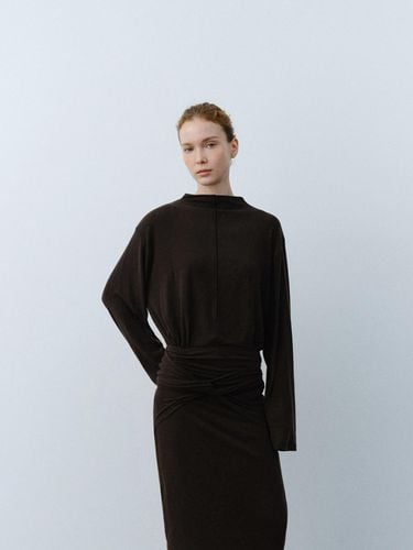 Half-neck Wool Embroidered Top [Brown] - HESS - Modalova