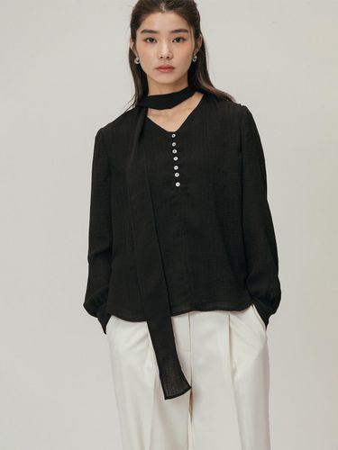 Double-layered Pleated Chiffon Blouse [Black] - LEMAY - Modalova