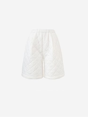 Quilted Baggy Double-Sided Bermuda Pants [Ivory] - LA KOSMO - Modalova