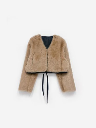 Reversible Toscana V-neck Cropped Jacket [Beige] - LA KOSMO - Modalova