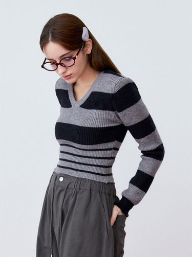 Stripe Slim Fit Cropped Knit [BLACK] - koolkitten - Modalova