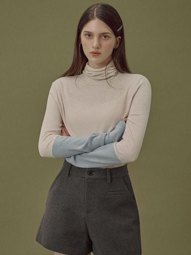 Sleeve Color Block Turtleneck Elongated T-shirt - TWEE - Modalova