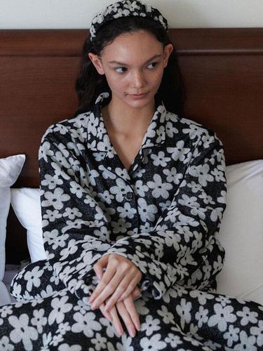 Terry Floral Print Velvet Piping Pajama Top [BLACK] - EPINGLER - Modalova