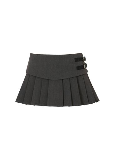 Pleated Leather Buckle Mini Skirt [Grey] - PAIN OR PLEASURE - Modalova